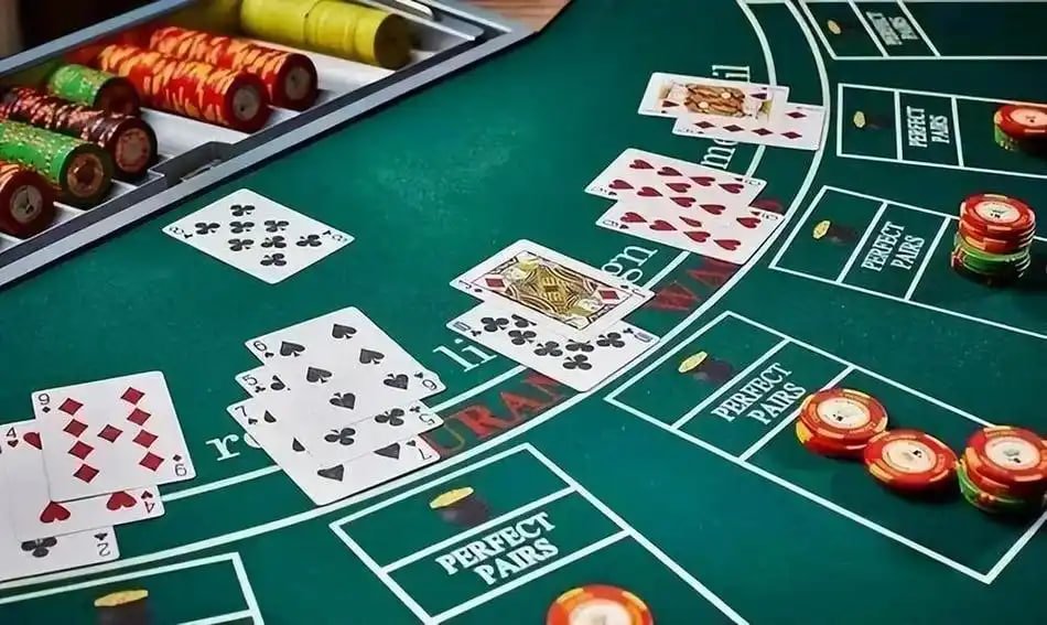Live Casino တိုက်ရိုက်ဒိုင်နှင့် ကစားပုံ
